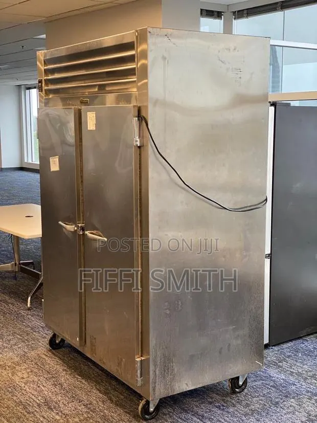 Traulsen G22010 Top Mounted Reach-in Refrigerator · Photo 3