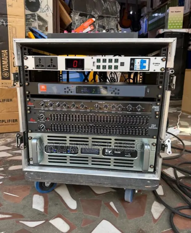 Amplifier Rack Set for a Pair of Single Bass and Full Range Speakers · Photo 1
