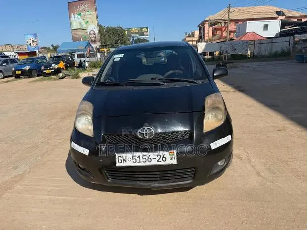 Toyota Yaris 2010 Black · Photo 1