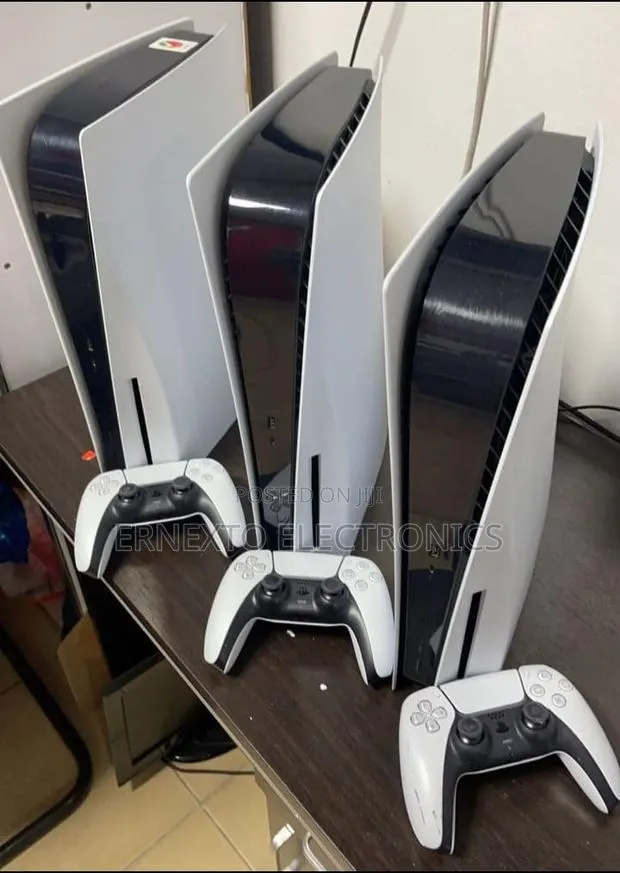 PS5 Standard Set With Games Available Uk Used · Photo 1