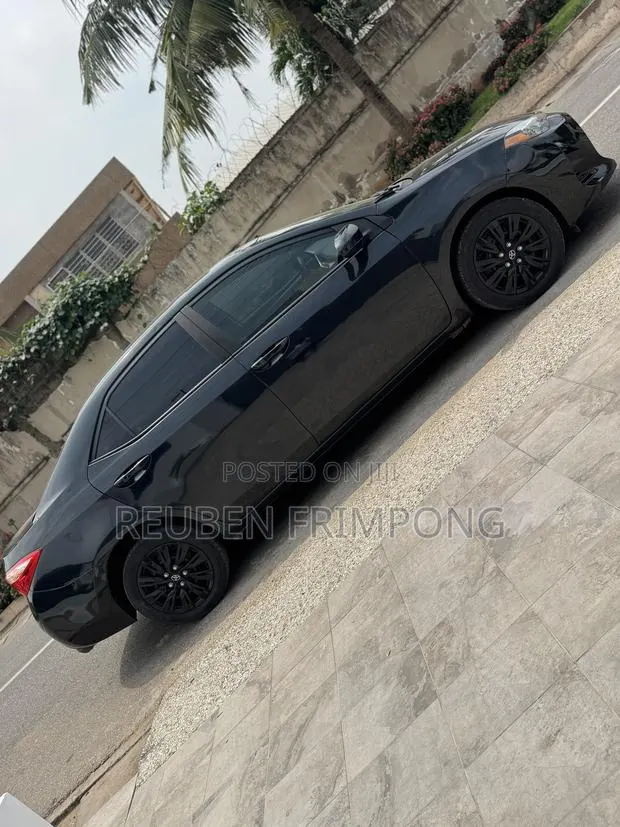 Toyota Corolla LE (1.8L 4cyl 2A) 2018 Black · Photo 1
