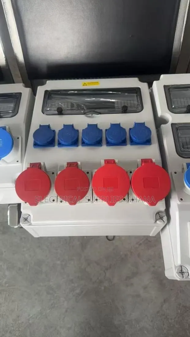 Socket Distribution Board 5×13a 4×32a Iec Industrial Outlets · Photo 1