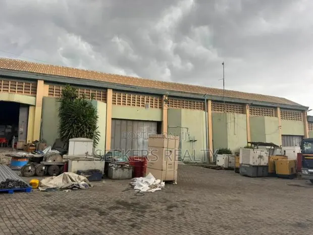 A 700 Square Meters Warehouse for Rent at Achimota · Photo 1
