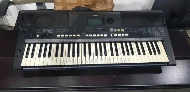 Yamaha PSR E433 Keyboard · Photo 1