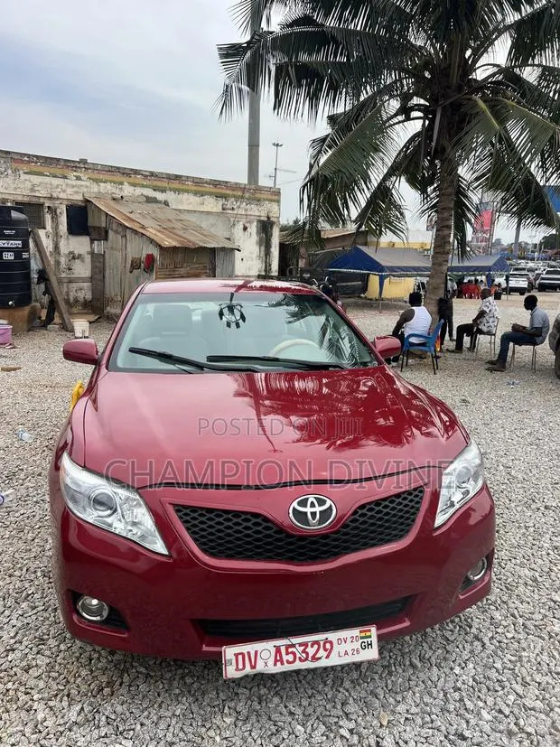 Toyota Camry 2011 Red · Photo 1