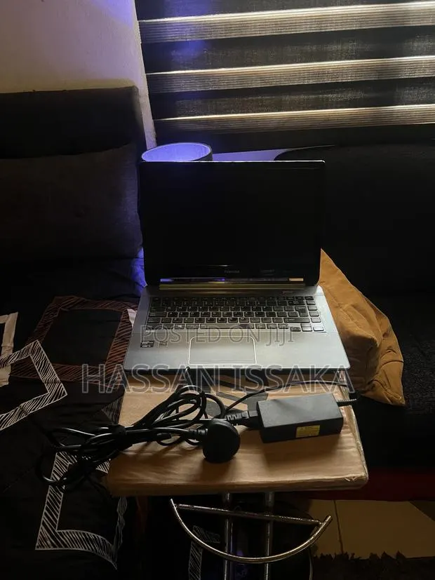 Laptop Toshiba Satellite U940 8GB Intel Core i5 HDD+SSD 750GB · Photo 1