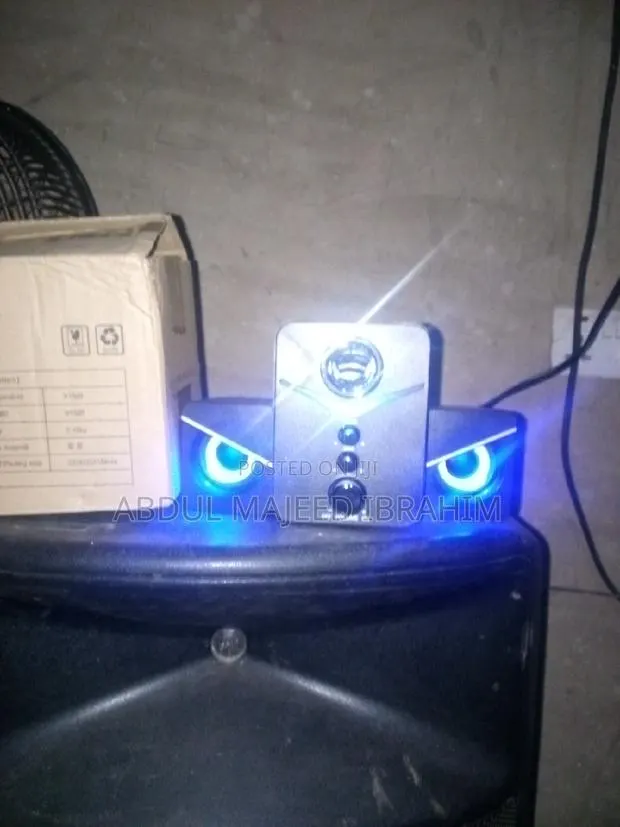 9d Surround Speakers · Photo 1
