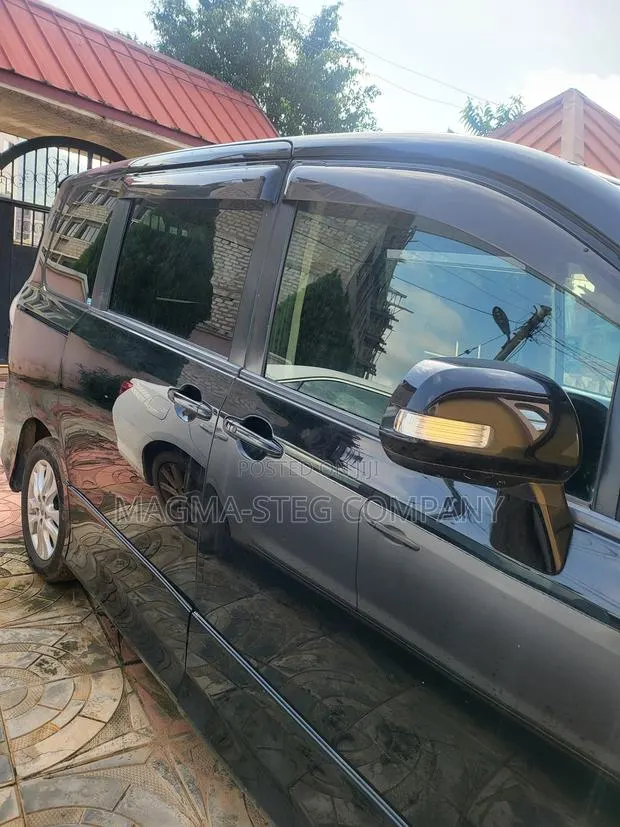 Toyota Voxy 2012 Black · Photo 1