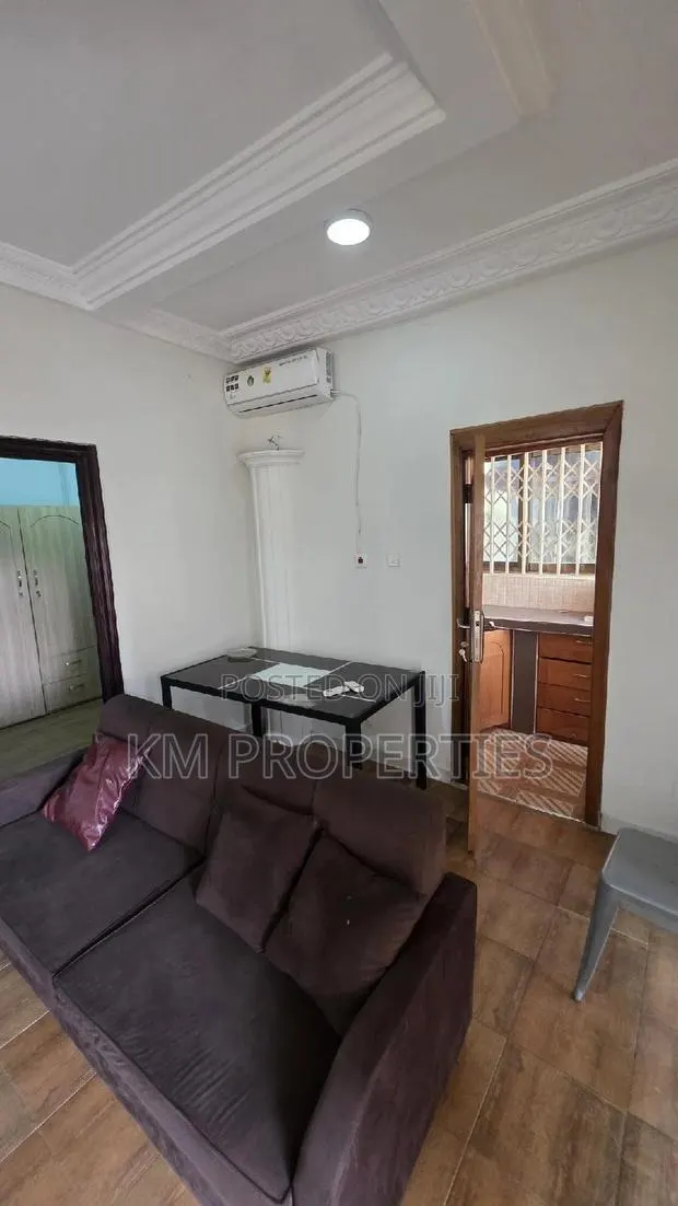 1 Bed Hall Airbnb at West-Legon · Photo 4
