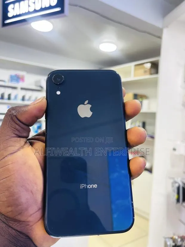 Apple iPhone XR 128 GB Black · Photo 1