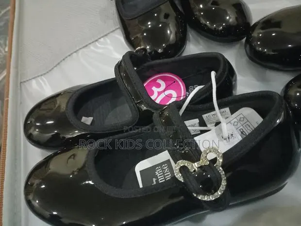 Disney Minnie Mouse Black Shoe · Photo 1
