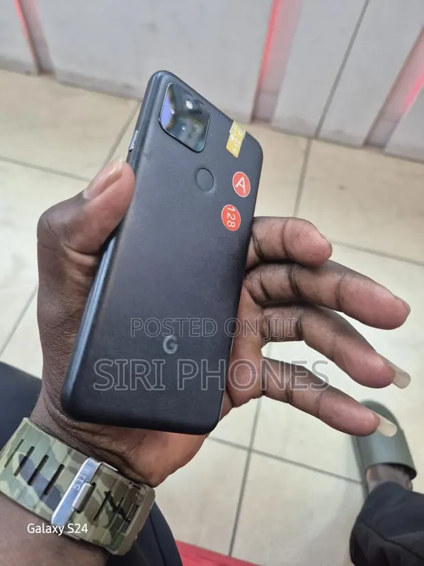 Google Pixel 5 128 GB Black · Photo 1