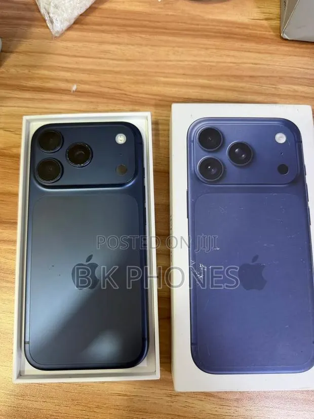 Apple iPhone 17 Pro Max 256 GB Blue · Photo 1