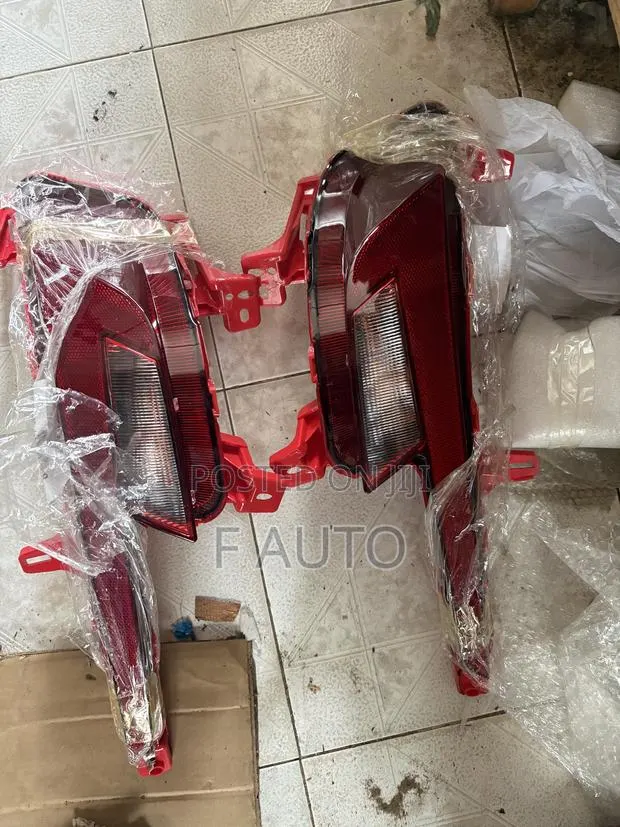 Hyundai Elantra,2019 ,2020 Back Bumper Reflector · Photo 1