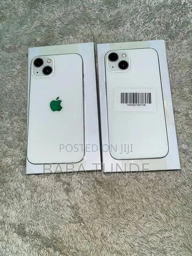 New Apple iPhone 13 128 GB White · Photo 1