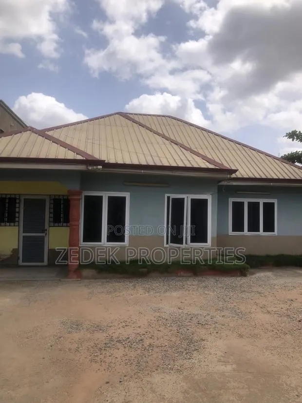 3bdrm House in Kwabenya, Ashomang Estate for rent · Photo 1