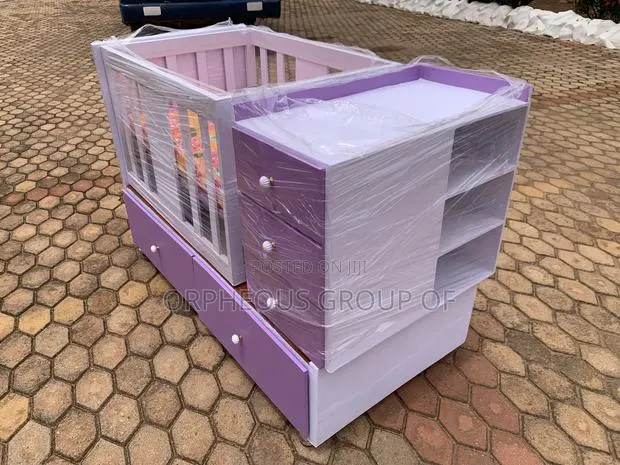 3 in 1 Convertible Baby’S Cot · Photo 1