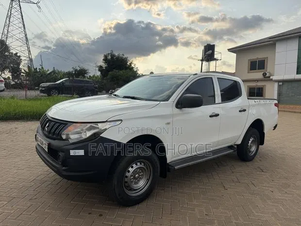 Mitsubishi L200 Double Cab 2.4 181hp 4WD 2017 White · Photo 1