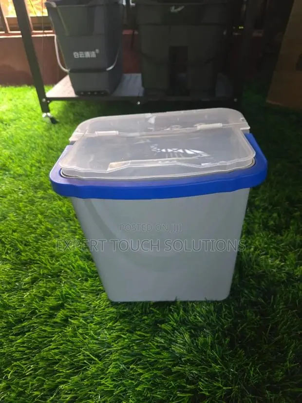 Bucket With Cover · Photo 1