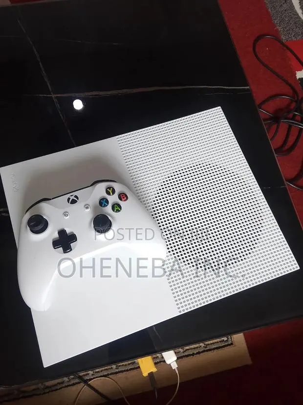 Neat Xbox One Slim With Games + 1 Controller · Photo 1