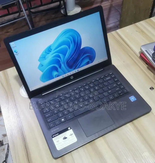Laptop HP Stream 14 4GB Intel Celeron SSD 60GB · Photo 1