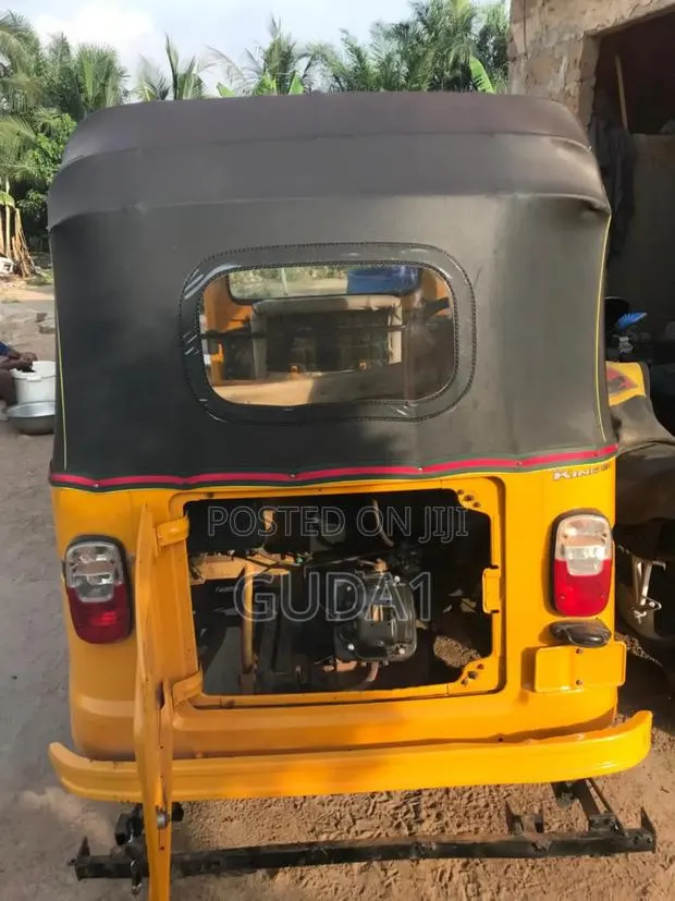 TVS Apache RTR 160 2v Refresh X-connect 2021 Yellow · Photo 1