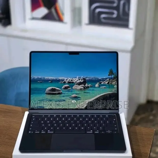 New Laptop Apple MacBook Air 2024 M3 13-inch 16GB Apple M3 SSD 512GB · Photo 1