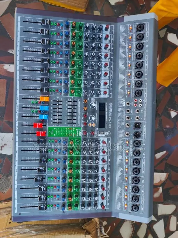 Yamaha Pa 1600 Mixer · Photo 1