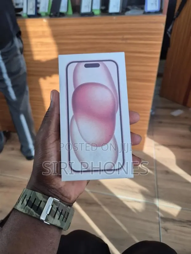 New Apple iPhone 15 128 GB Pink · Photo 1