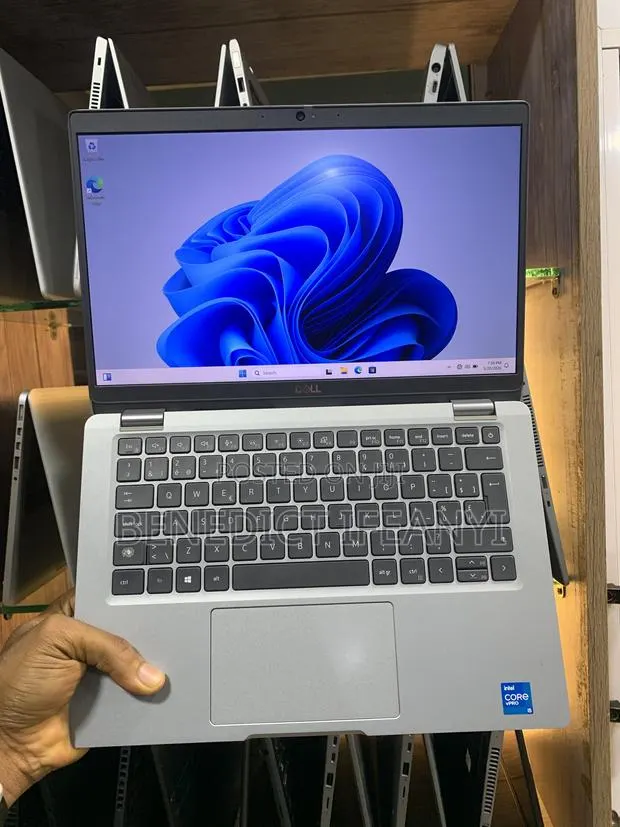 Laptop Dell Latitude 5320 8GB Intel Core i5 SSD 256GB · Photo 1