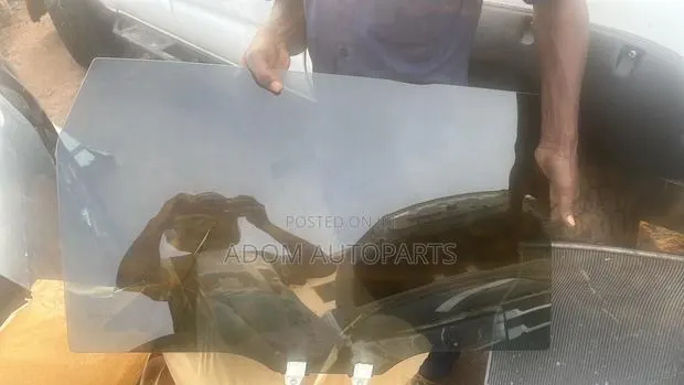 Honda CRV Door Glass 2023 2024 2025 2026 · Photo 1