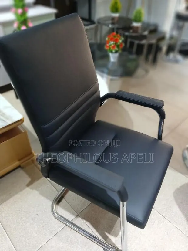 Static Office Chair · Photo 1