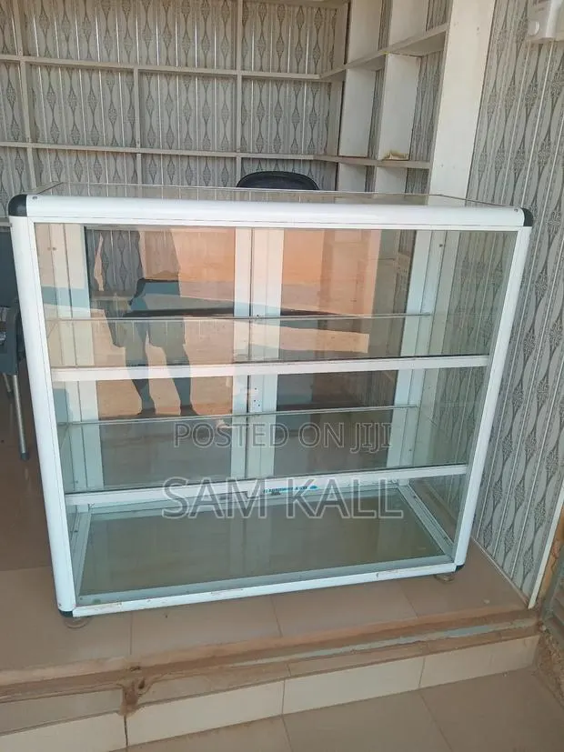 Glass Show Case · Photo 1