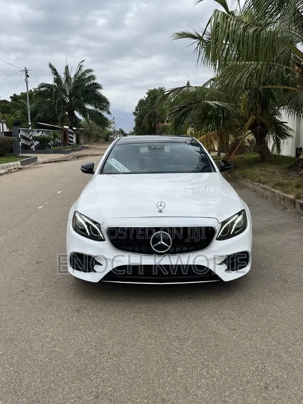 Mercedes-Benz E300 2017 White · Photo 1
