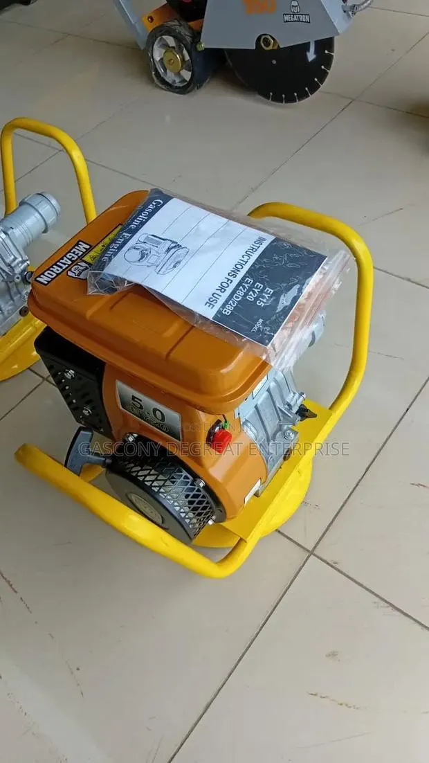Concrete Poker Vibrator Robin Engine 5.5hp · Photo 1