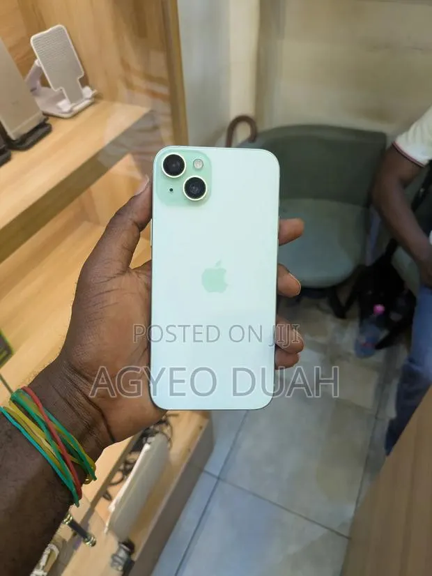 Apple iPhone 15 Plus 128 GB Green · Photo 1