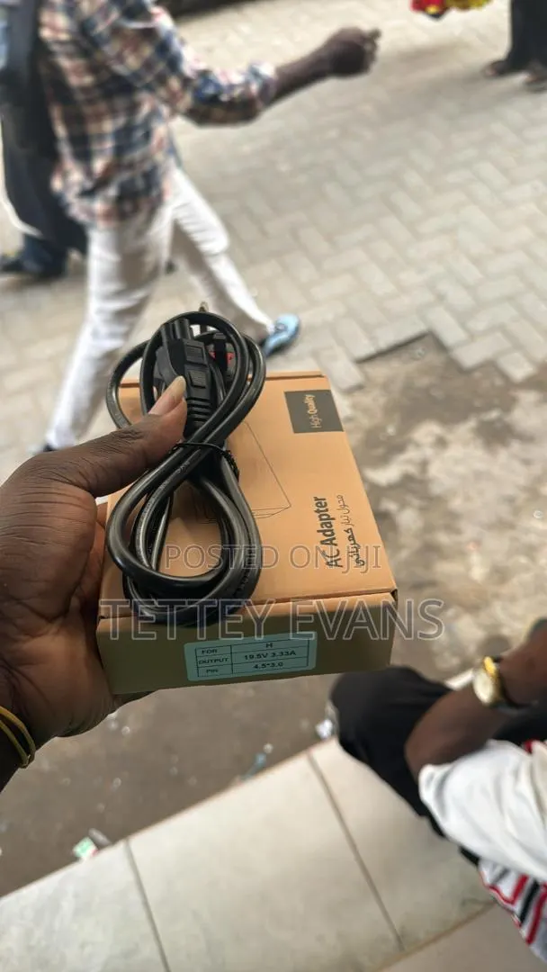 Hp Small Pin Charger · Photo 1