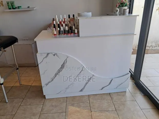 Reception Desk · Photo 1