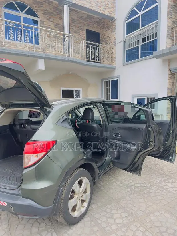 Honda HR-V 4dr SUV (1.5L 4cyl CVT) 2016 Green · Photo 1
