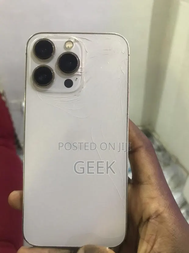 Apple iPhone 13 Pro 128 GB Gold · Photo 1