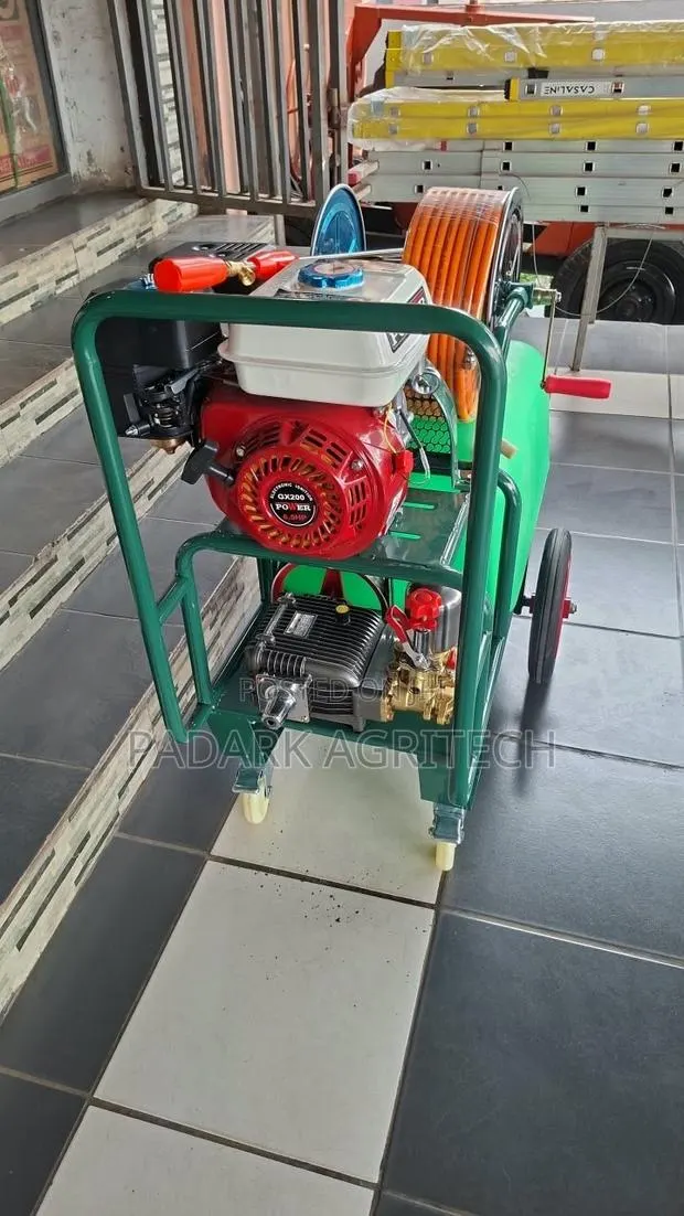 100L Motorized Boom Sprayer · Photo 3