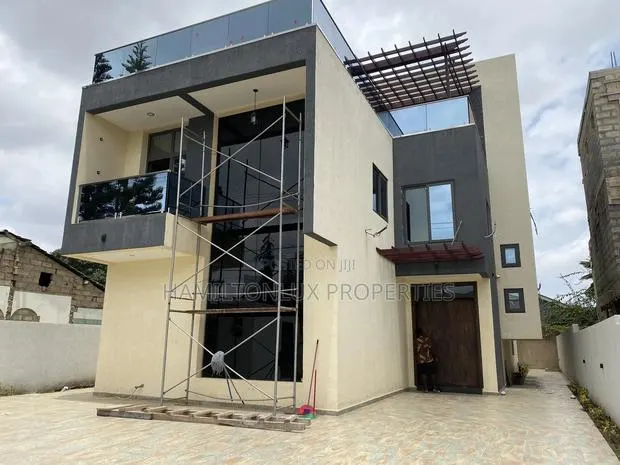 6bdrm Mansion in East Legon, Boundary Road Area for sale · Photo 1