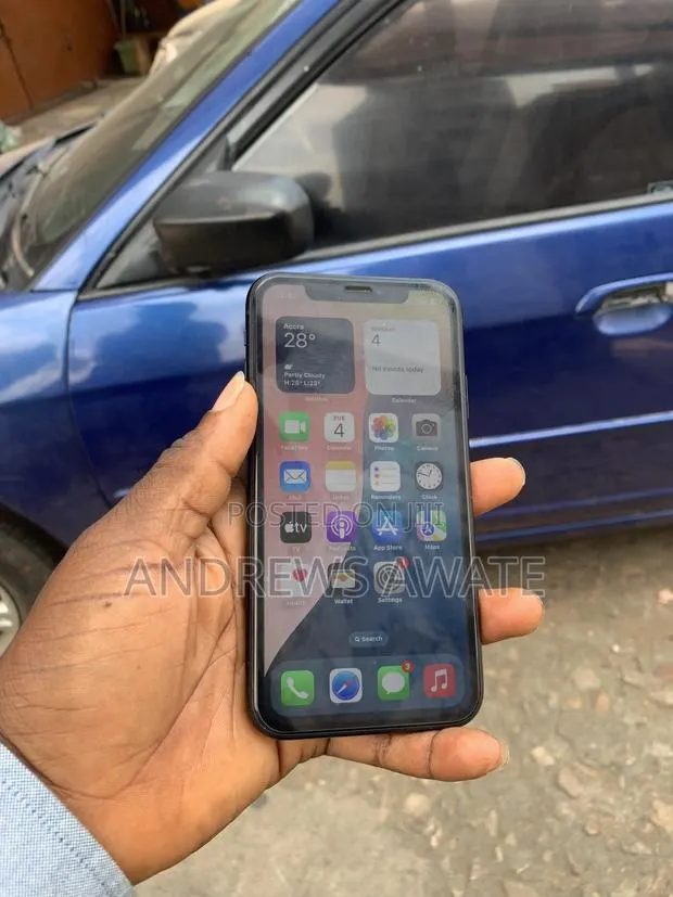 Apple iPhone XR 64 GB Black · Photo 1