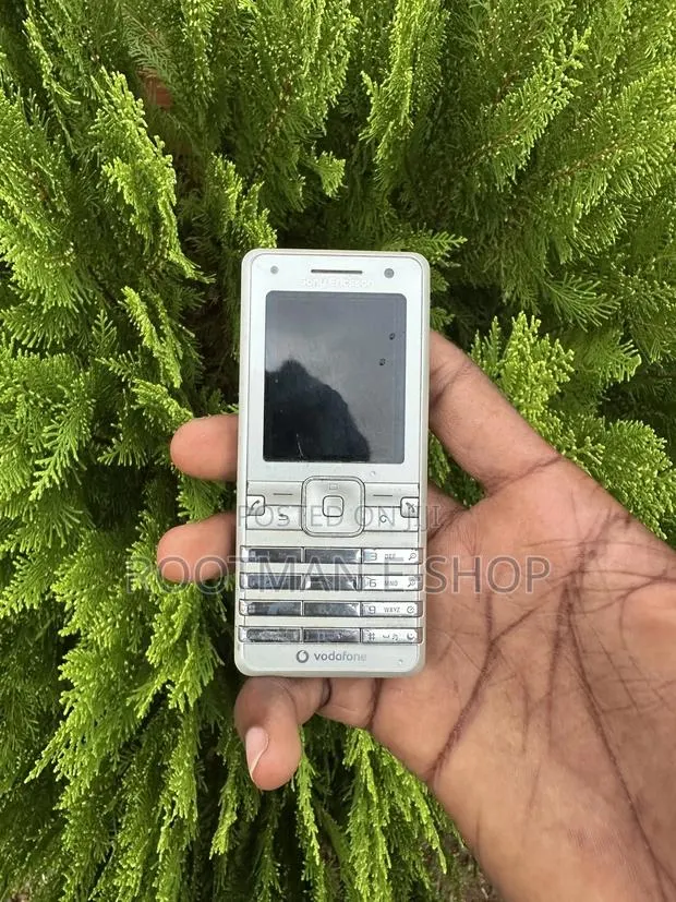 Sony Ericsson K770 Gold · Photo 1