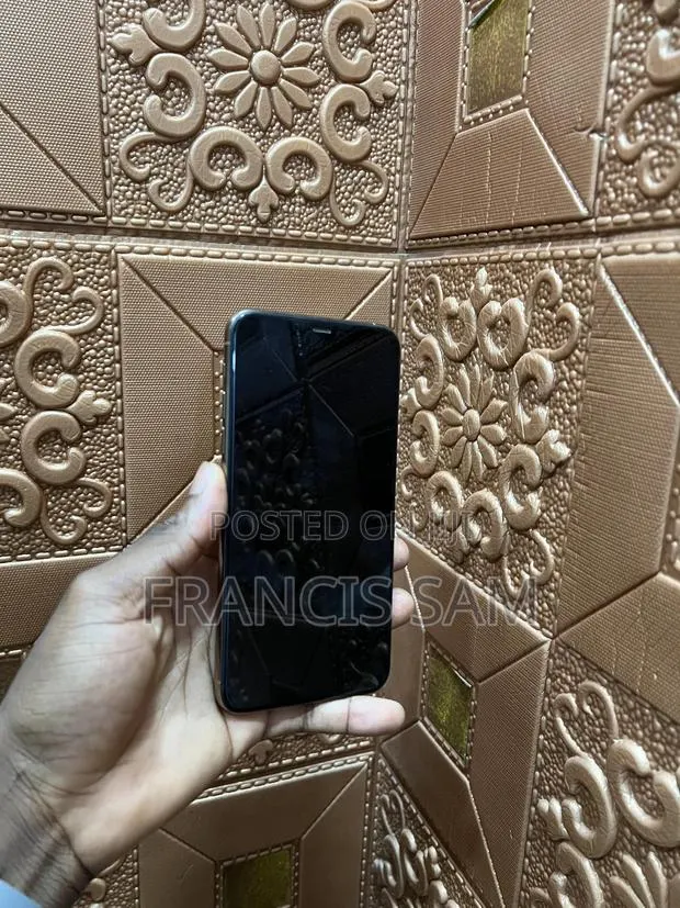 Apple iPhone 11 Pro Max 256 GB Gold · Photo 1