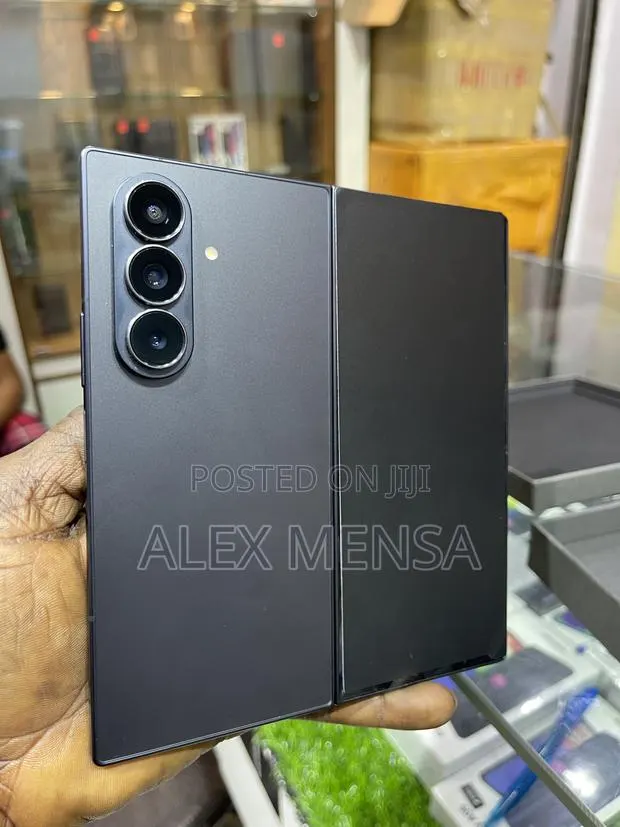 New Samsung Galaxy Z Fold7 256 GB Blue · Photo 1