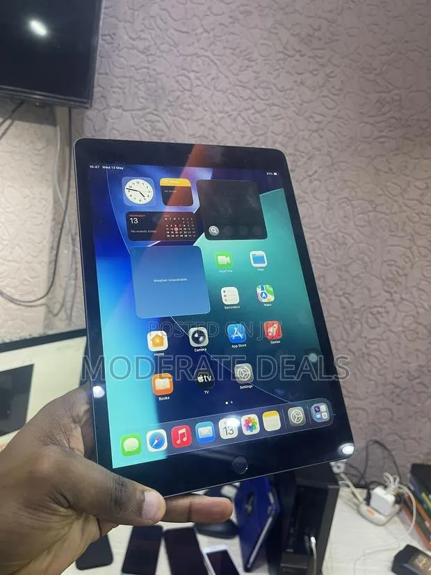 Apple iPad 10.2 (2021) 64 GB Gray · Photo 1
