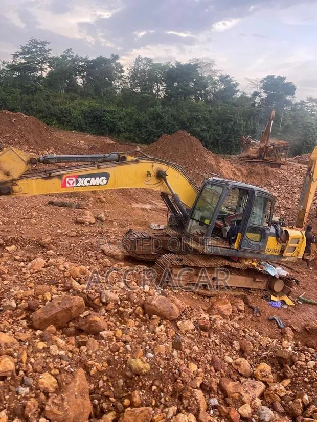Excavater XCMA Xe215da · Photo 1