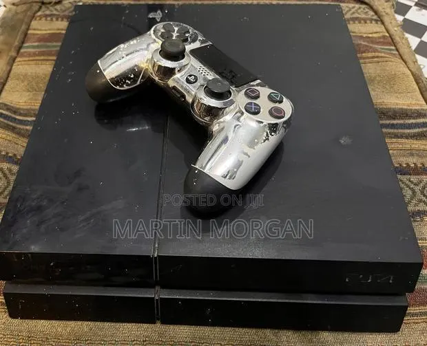 Ps4 Console and Controller · Photo 1