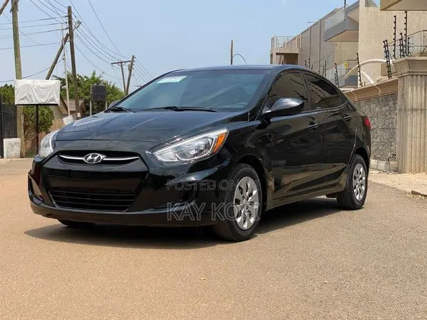 Hyundai Accent SE Sedan 2017 Black · Photo 1